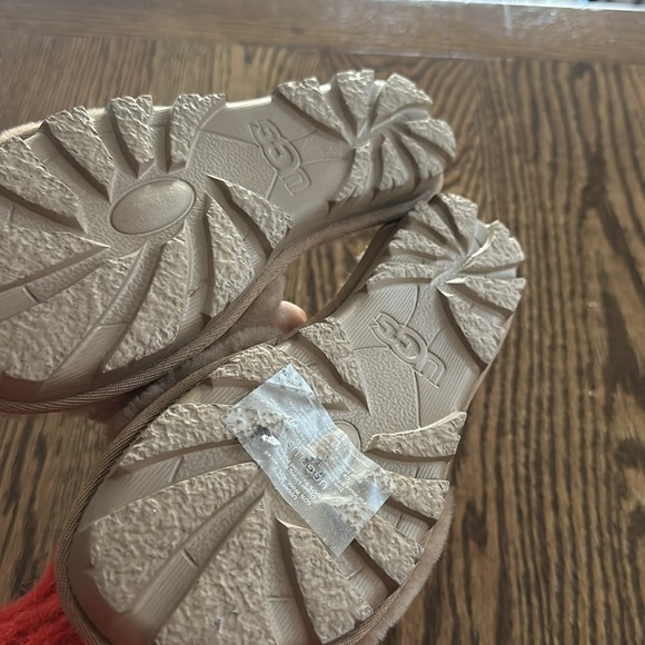 UGG slipper - Picture 3 of 4